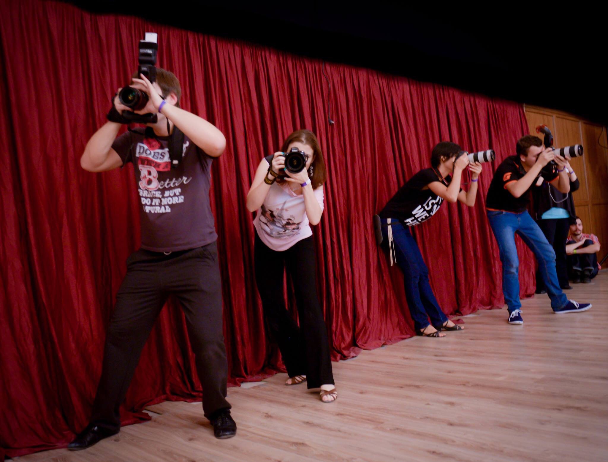 A number of photographers showing off a few different poses we use at Moscow Westie Fest 2015.&nbsp;Photo: Brad Whelan